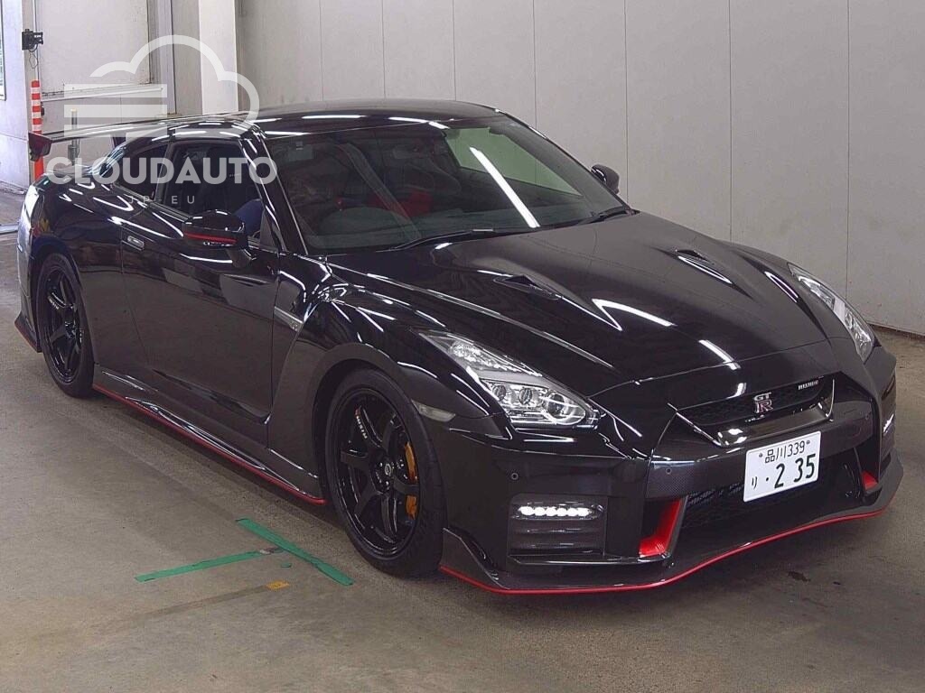2017 NISSAN GT-R